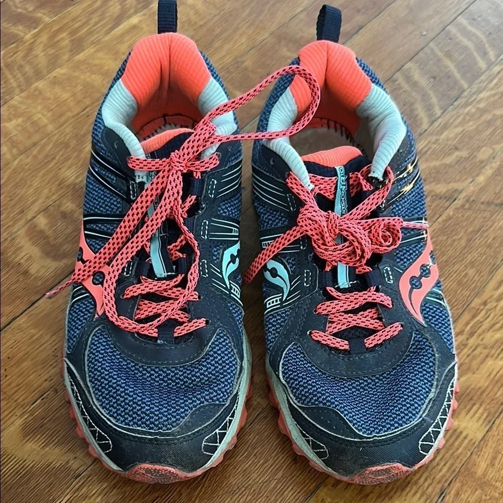 Saucony Blue and Pink Sneakers Breathable Mesh Design - Picture 2 of 5